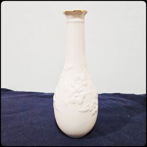 LENOX 7" Posey Porcelain Bud Vase with Gold Trim Ivory Floral